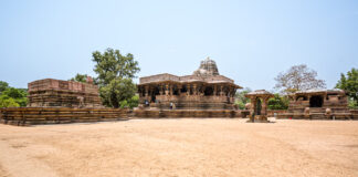 Ramappa Temple – A Floating Bricks Marvel This perhaps is the only temple in India to be named after its chief sculptor, Ramappa. - Ramappa Temple - A Floating Bricks Marvel - Travelure ©