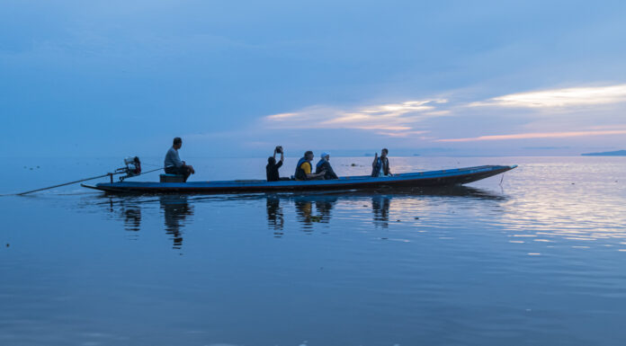 Songkhla & Phatthalung – A Cross-Cultural Experience Here, Chinese lion statues rub shoulders with the Thai spirit houses. - Songkhla and Phatthalung - A Cross-Cultural Experience - Travelure ©