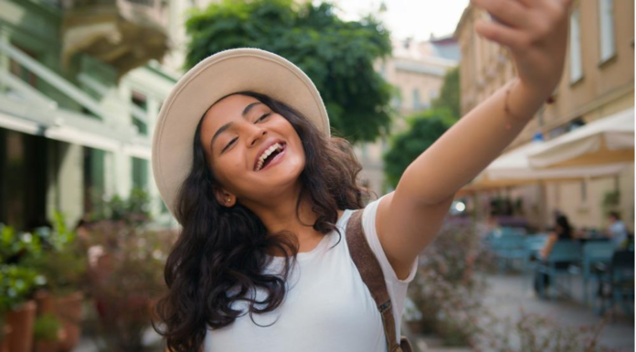 How To Balance Social Media Vs. Living in the Moment As A Travel Blogger How To Balance Social Media Vs. Living in the Moment As A Travel Blogger - Travelure ©